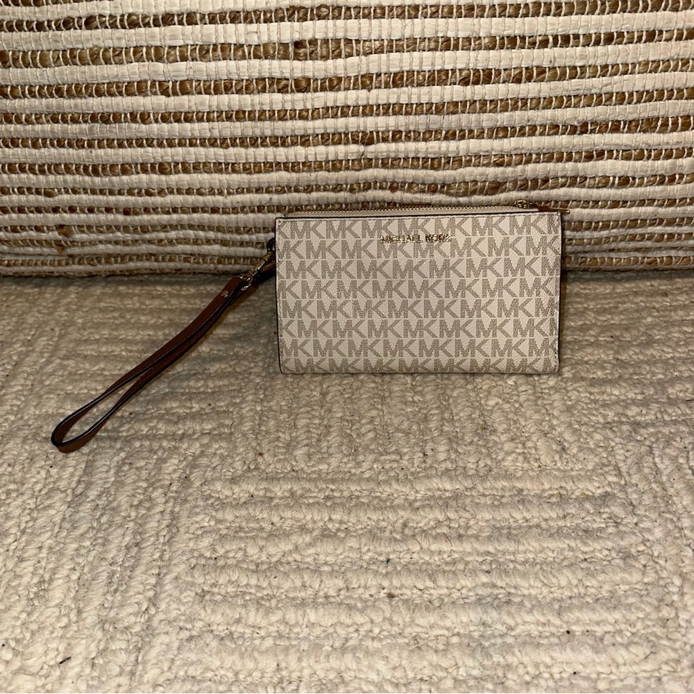Michael Kors Cream and Tan Signature Tote with matching wallet - Picture 2 of 7